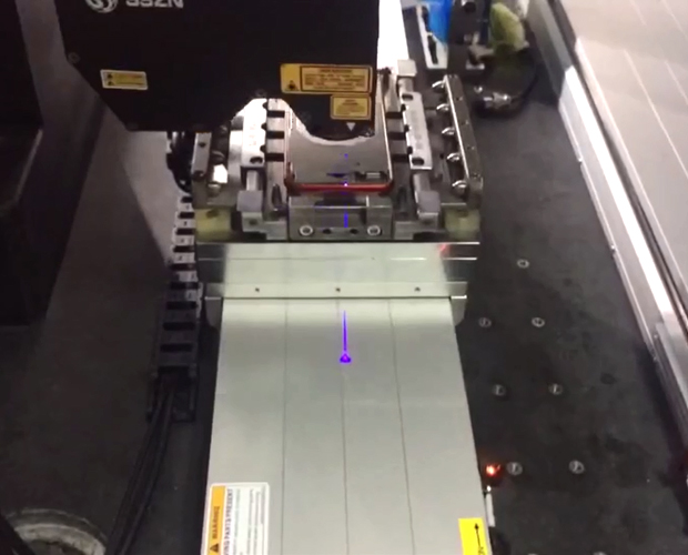 Glue: 3D trajectory guidance and glue path recheck